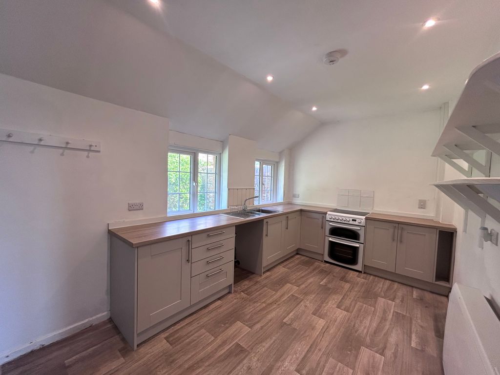 Property photo 2 of 8 Kitchen