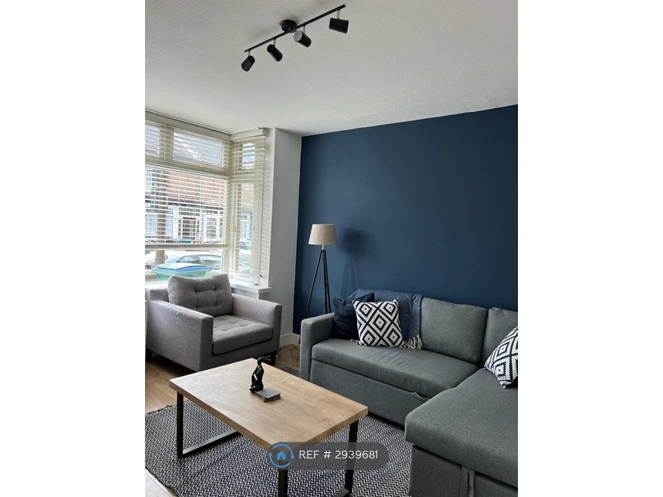 Property photo 1 of 11 Living Room