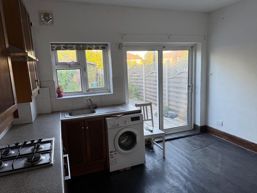 Property photo 2 of 27
