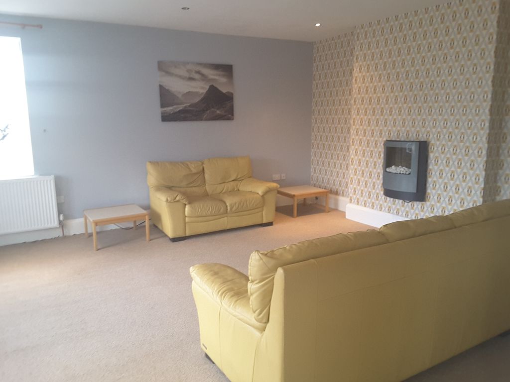 Property photo 3 of 10 Lounge/Diner