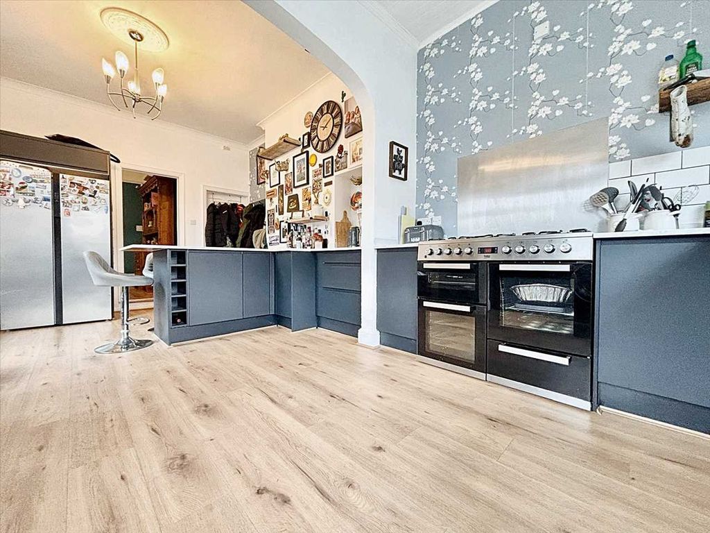 Property photo 3 of 29