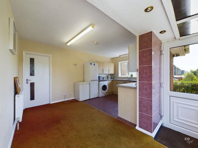 Property photo 3 of 14 Lounge