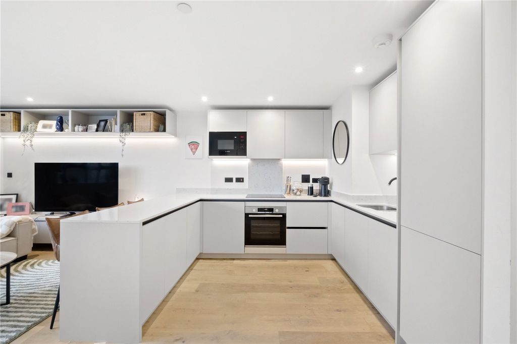 Property photo 2 of 8 Kitchen