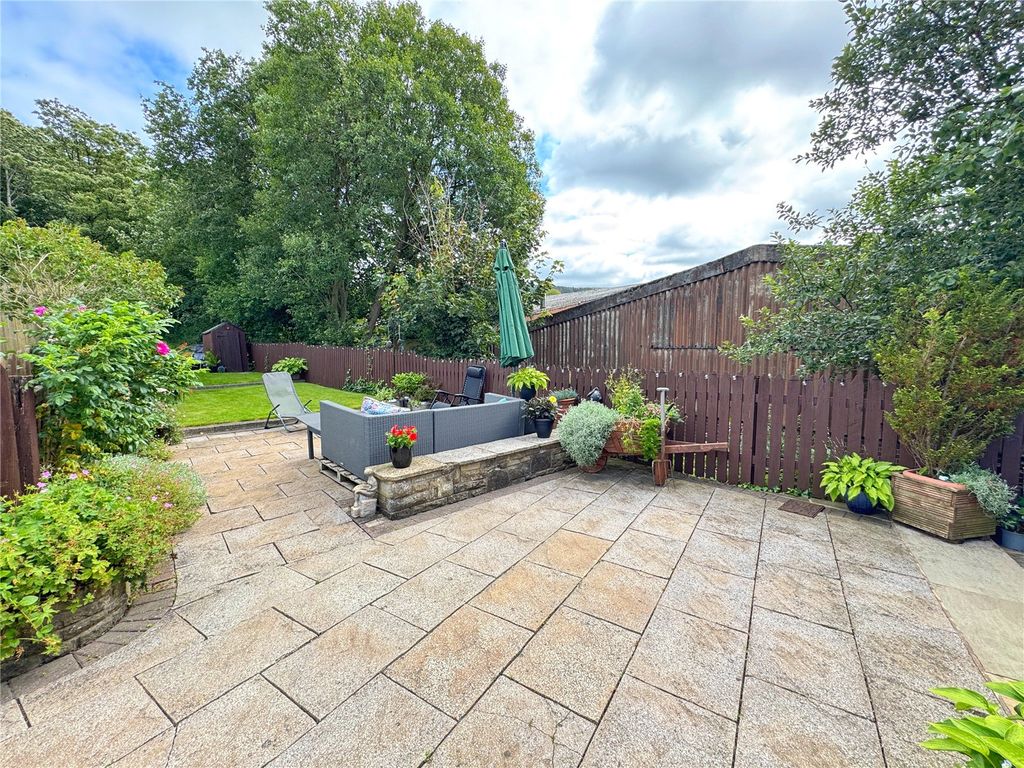 Property photo 2 of 19 Patio &amp; Lawn