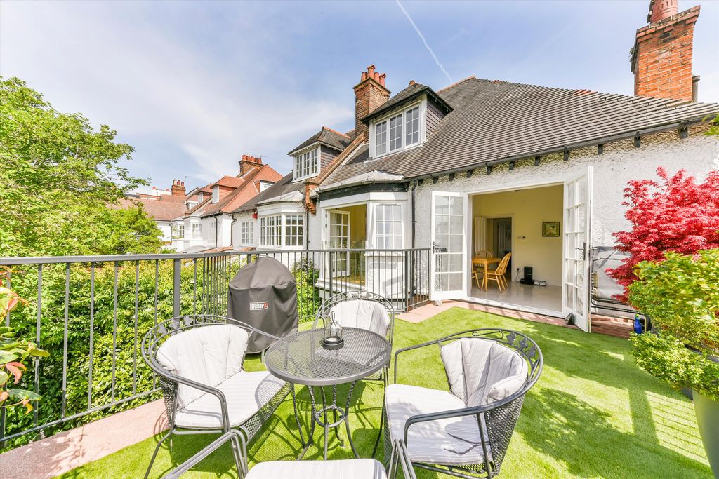 Property photo 3 of 11 Image