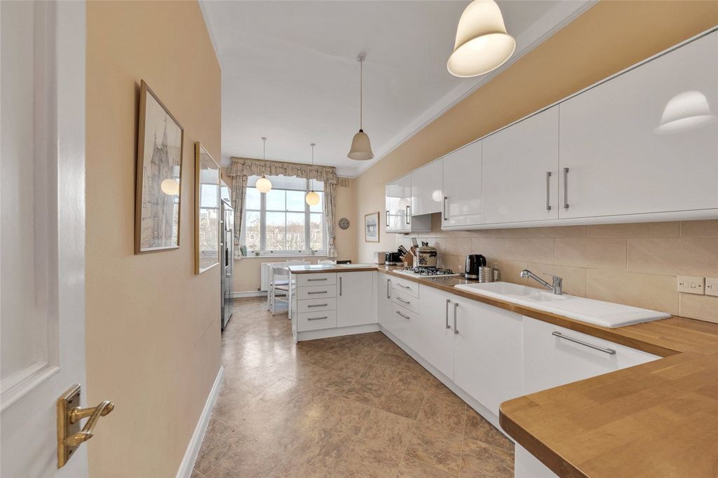 Property photo 2 of 19 Picture No. 16