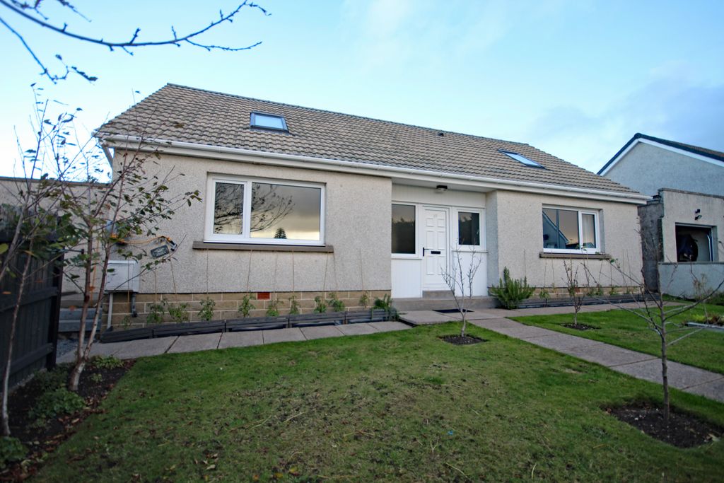 Property photo 2 of 36