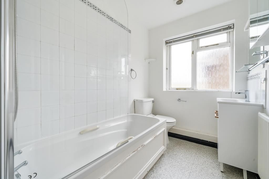 Property photo 3 of 10 Bathroom