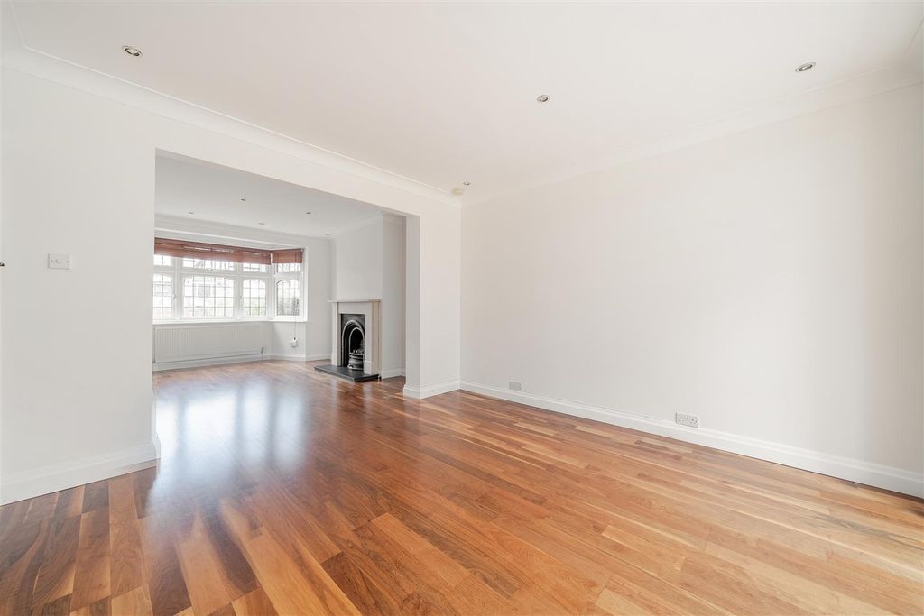 Property photo 3 of 23 1410589-14-698A141E287F0.Jpg