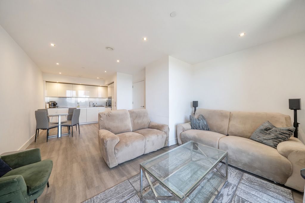 Property photo 2 of 19 1481549-8-6A35377...