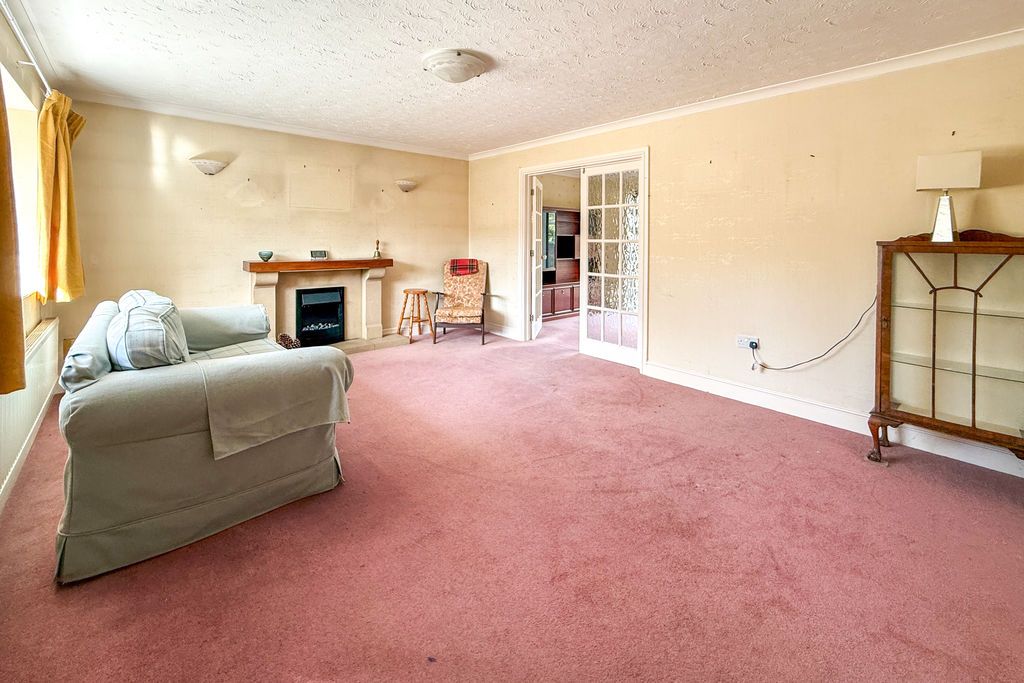 Property photo 3 of 23 Sitting Room