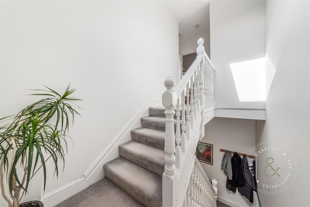 Property photo 2 of 23 Princess-St-Flat-4-3.Jpg