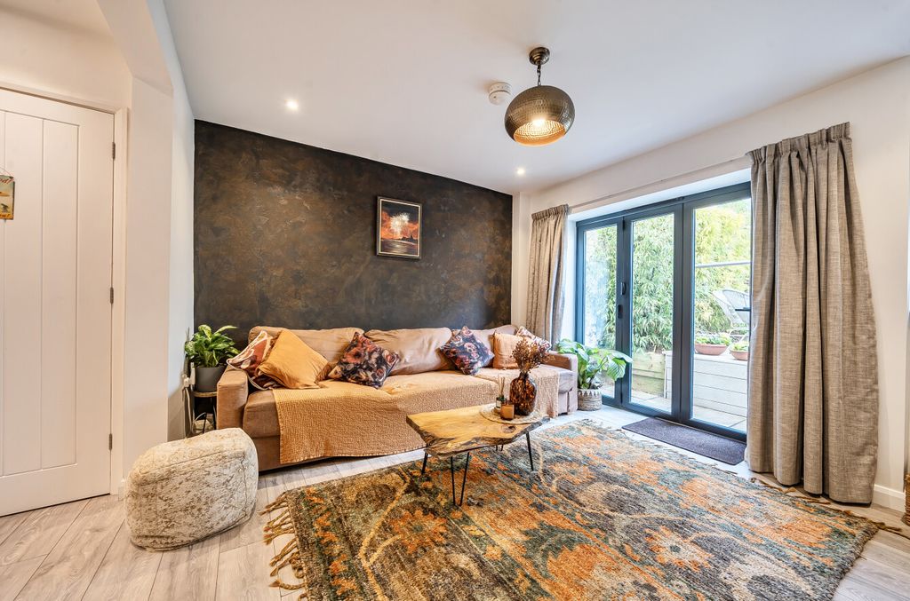 Property photo 2 of 14 Picture 2