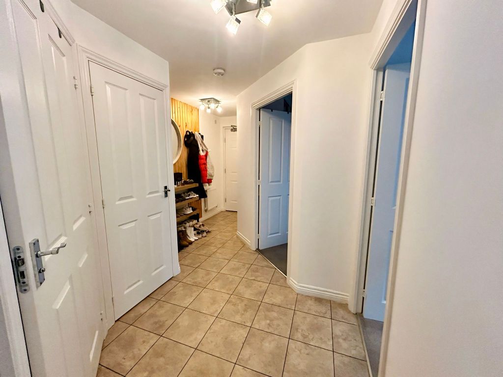 Property photo 2 of 14 Hallway