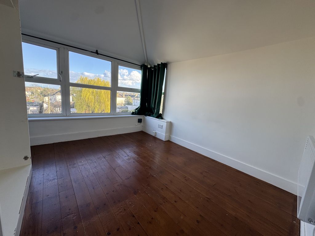 Property photo 3 of 3