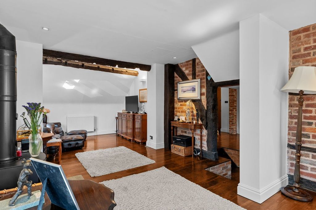 Property photo 3 of 32