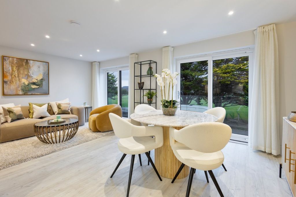 Property photo 3 of 25 Open Plan Living