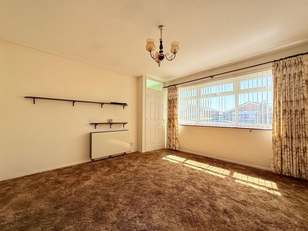 Property photo 2 of 9 Lounge