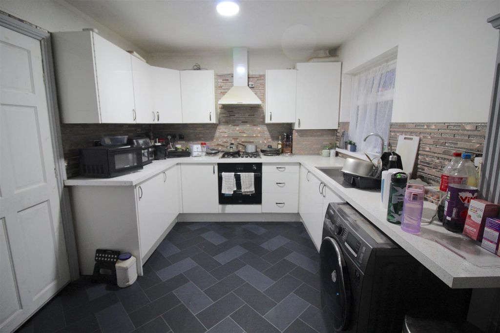 Property photo 2 of 10 Kitchen