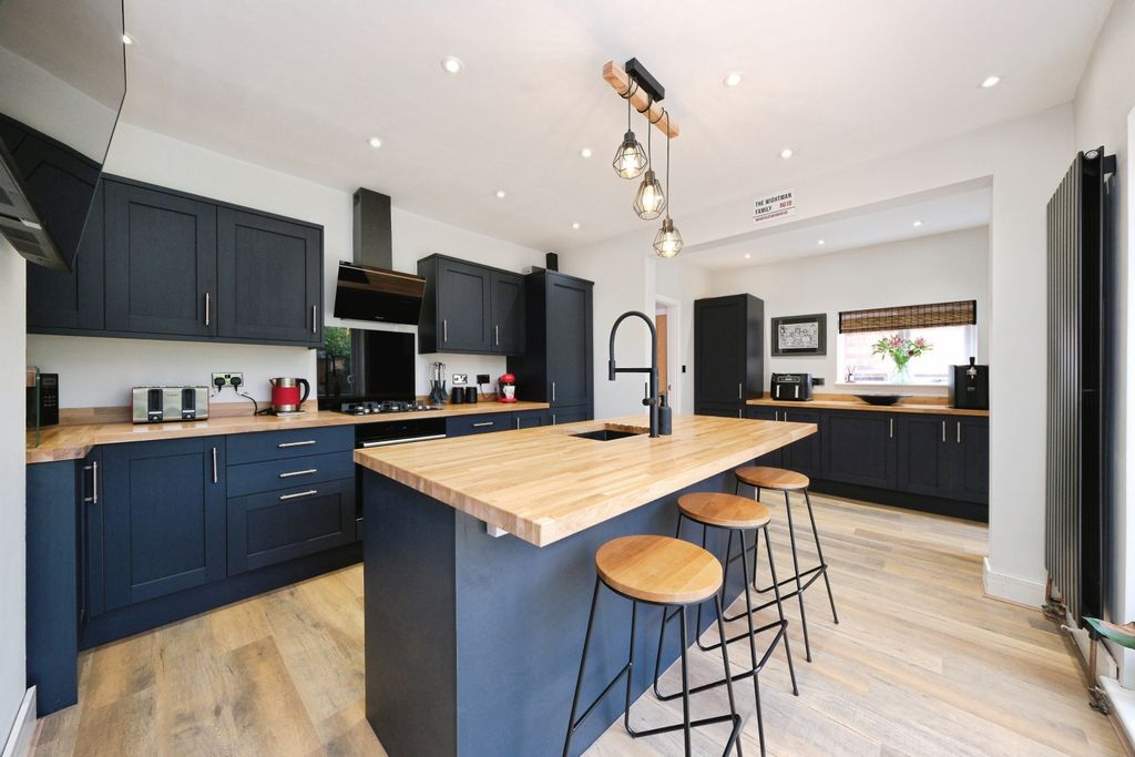 Property photo 3 of 19 Img_6409