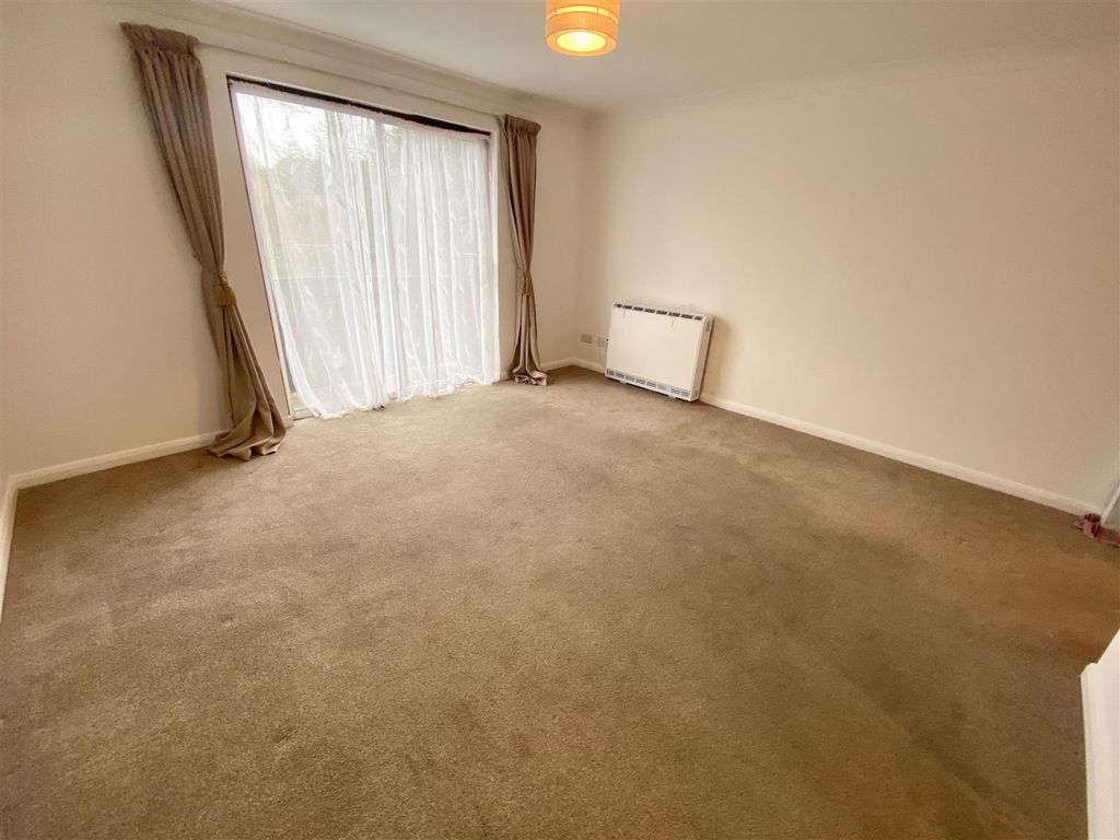 Property photo 3 of 8