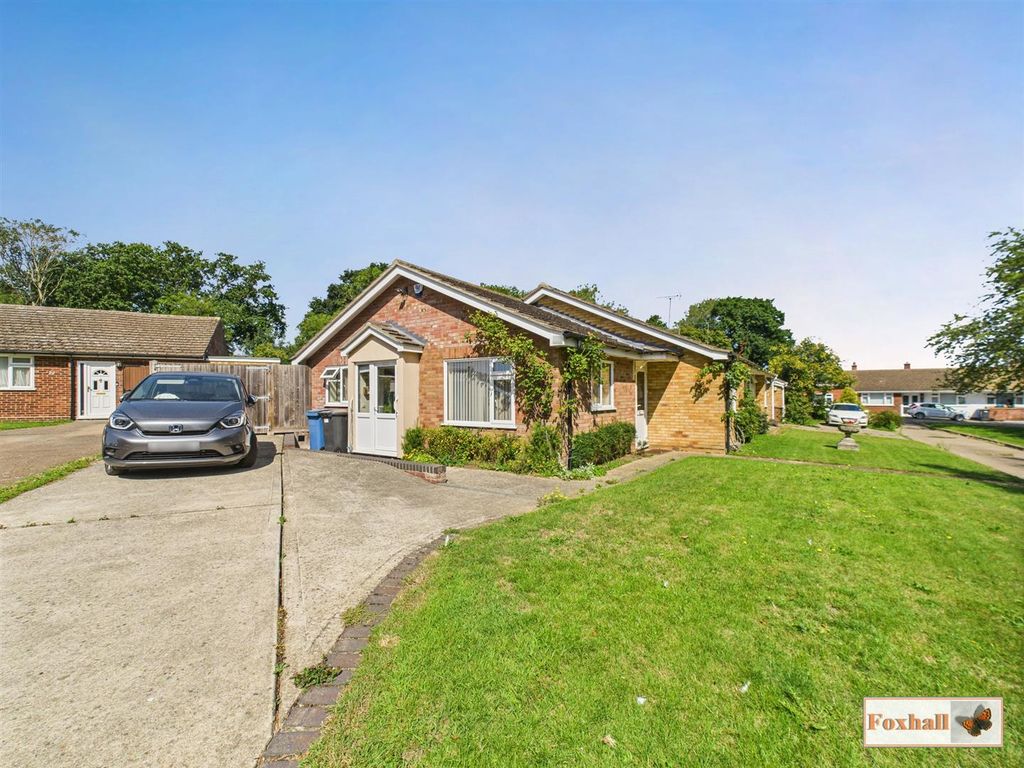 Property photo 1 of 32 Front Garden