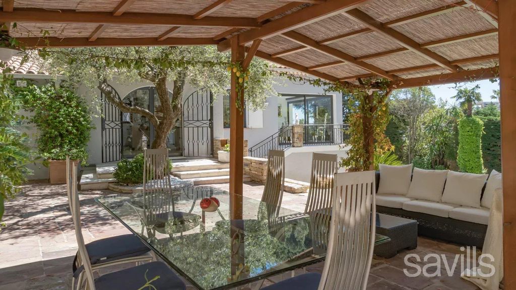 Property photo 1 of 16 Superb Family Villa - Lower Californie