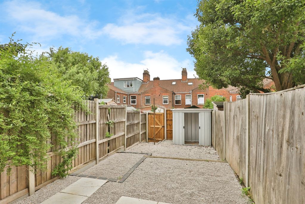 Property photo 2 of 17