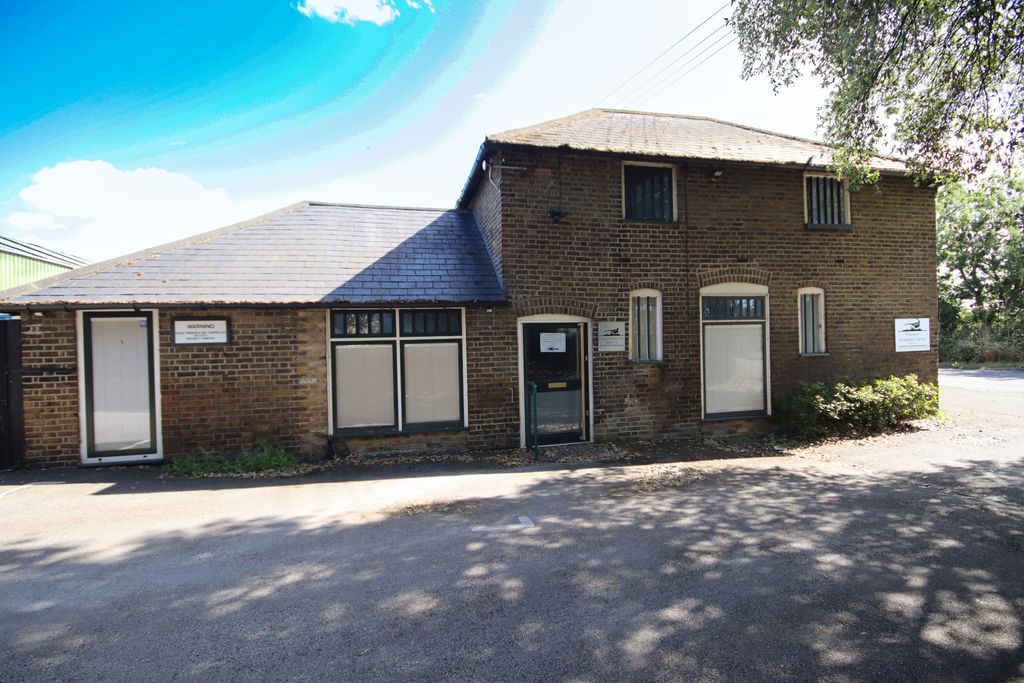 Property photo 2 of 14 Building