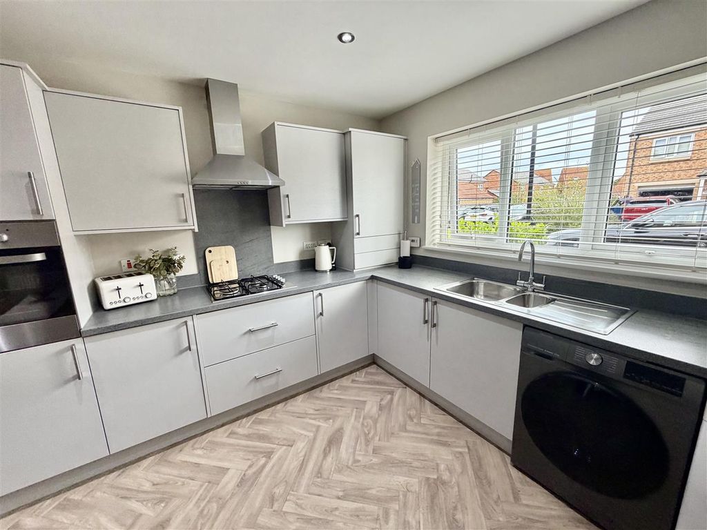 Property photo 3 of 17 Kitchen Diner