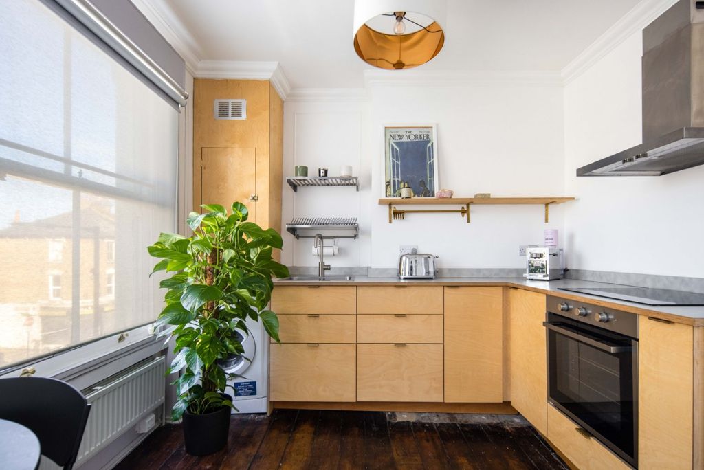 Property photo 1 of 12 Reception Kitchen