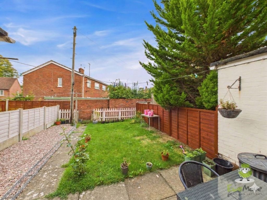 Property photo 2 of 9 Garden - Ewemove Whitchurch Nantwich Charlotte Tho