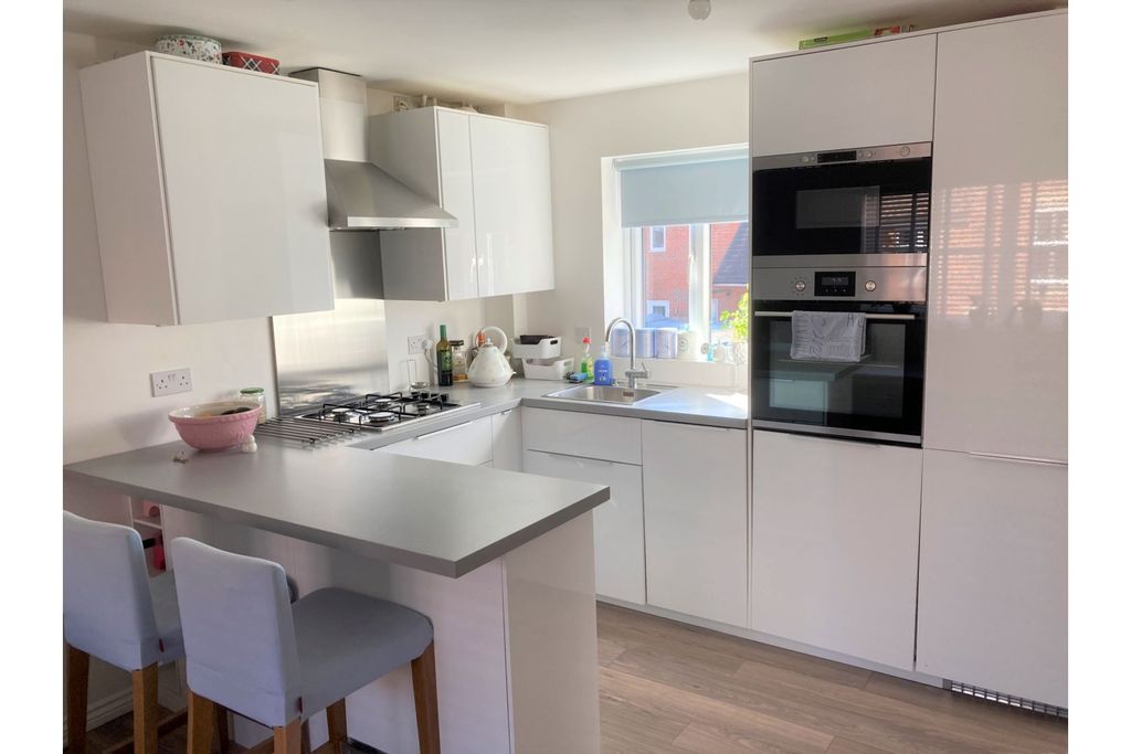 Property photo 3 of 15 Kitchen