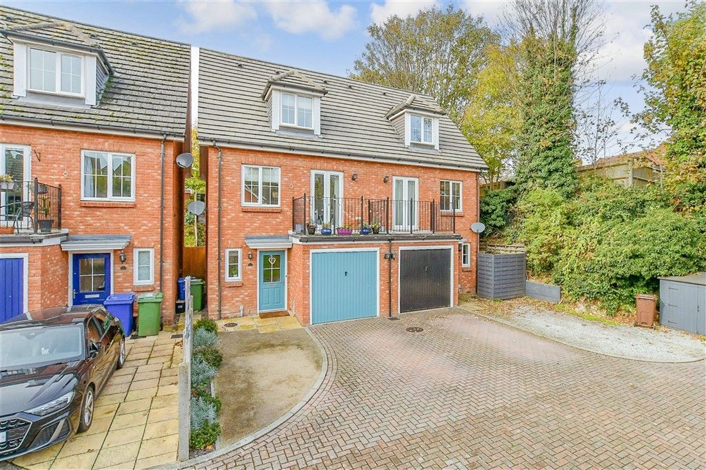 Property photo 2 of 12 Front (Web)