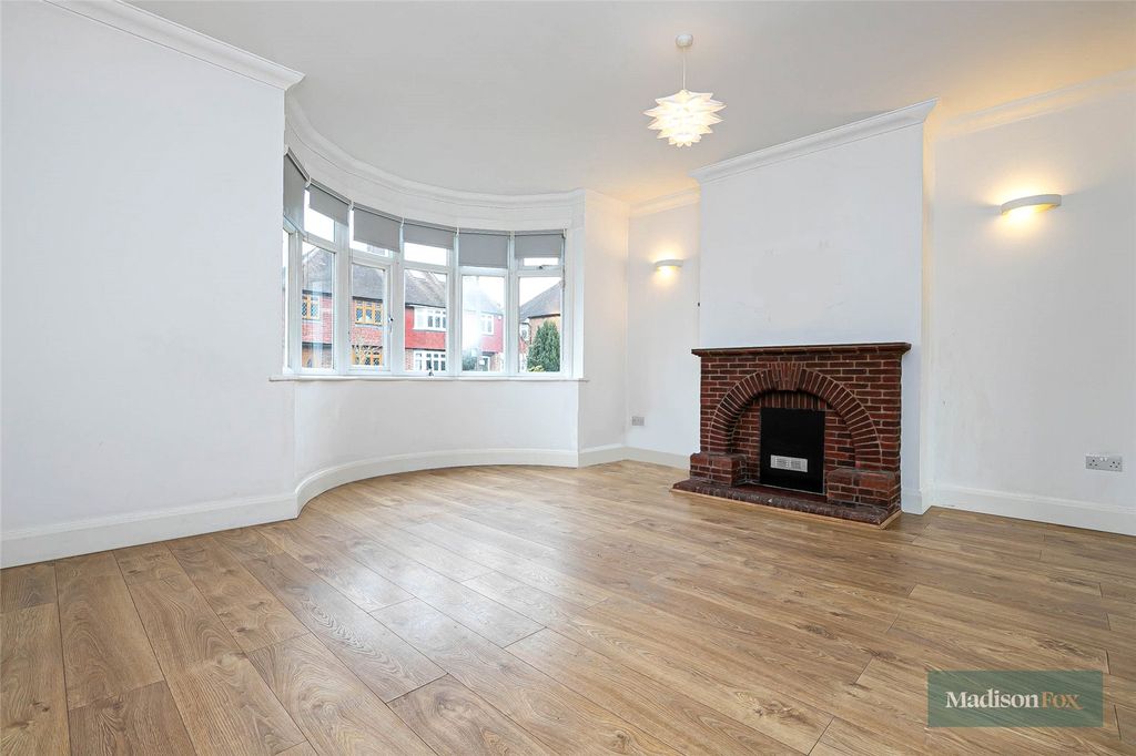 Property photo 3 of 22 Picture No. 25