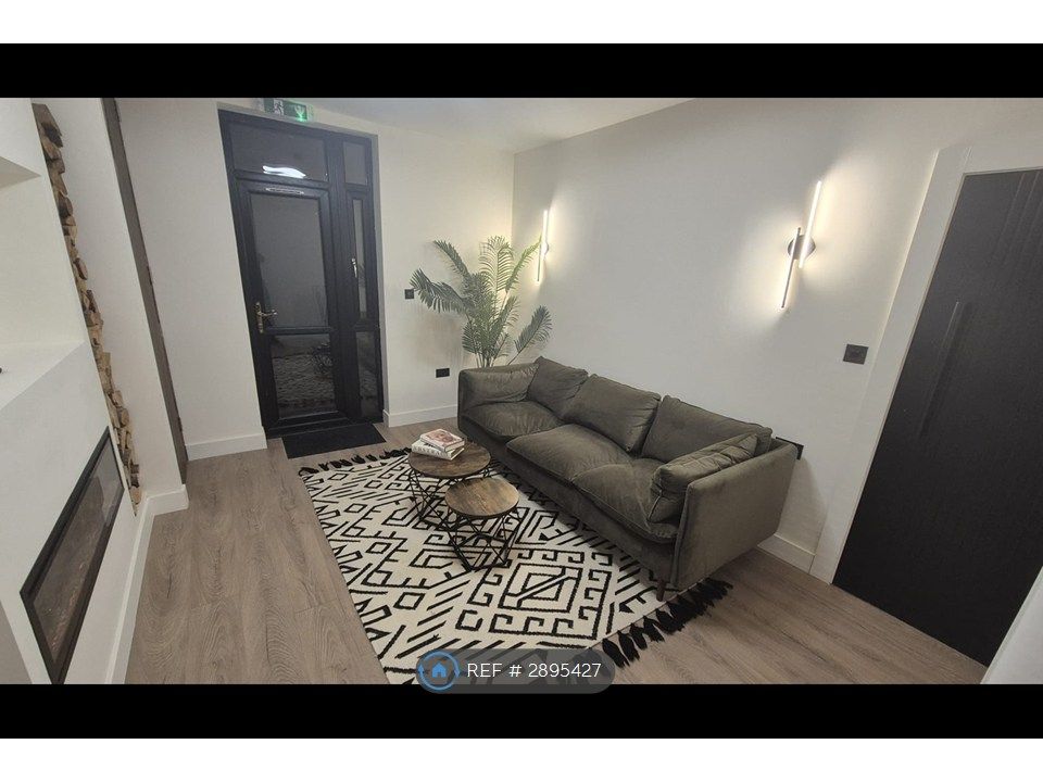 Property photo 2 of 7 Lounge