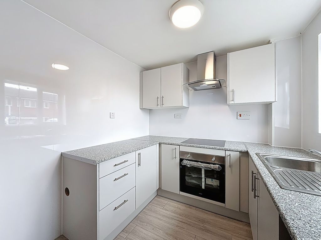 Property photo 3 of 15 Kitchen