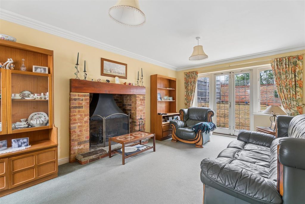 Property photo 3 of 25 Sitting Room