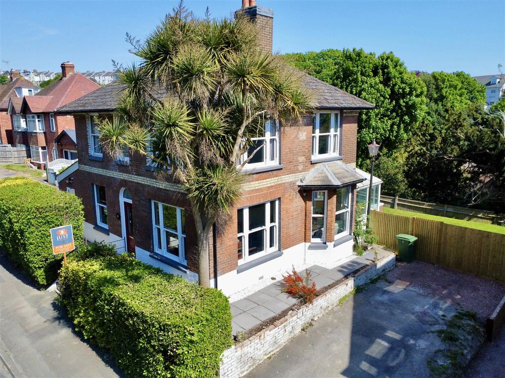 Property photo 1 of 31