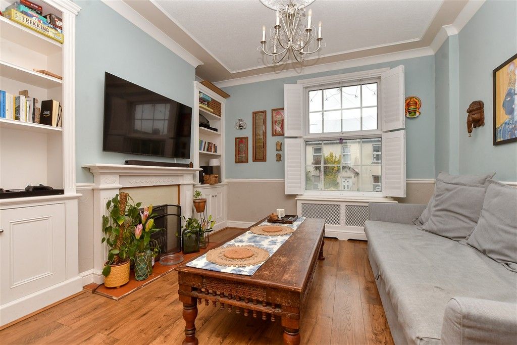 Property photo 3 of 15 Lounge