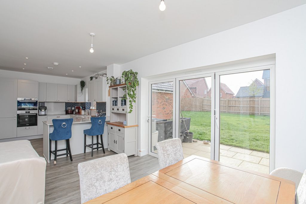 Property photo 2 of 28