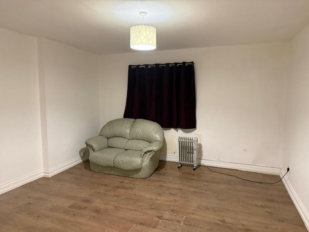 Property photo 2 of 9 Living Room