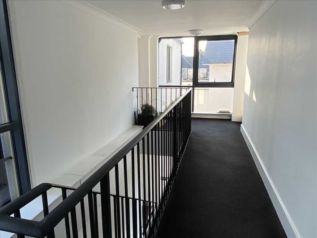 Property photo 3 of 13 Communal Entrance Hall