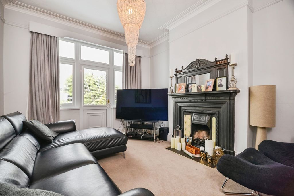 Property photo 3 of 19 Pbox-Img.Jpg