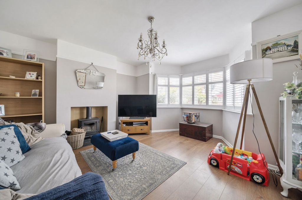 Property photo 2 of 11 1456266-26-6A05E2...