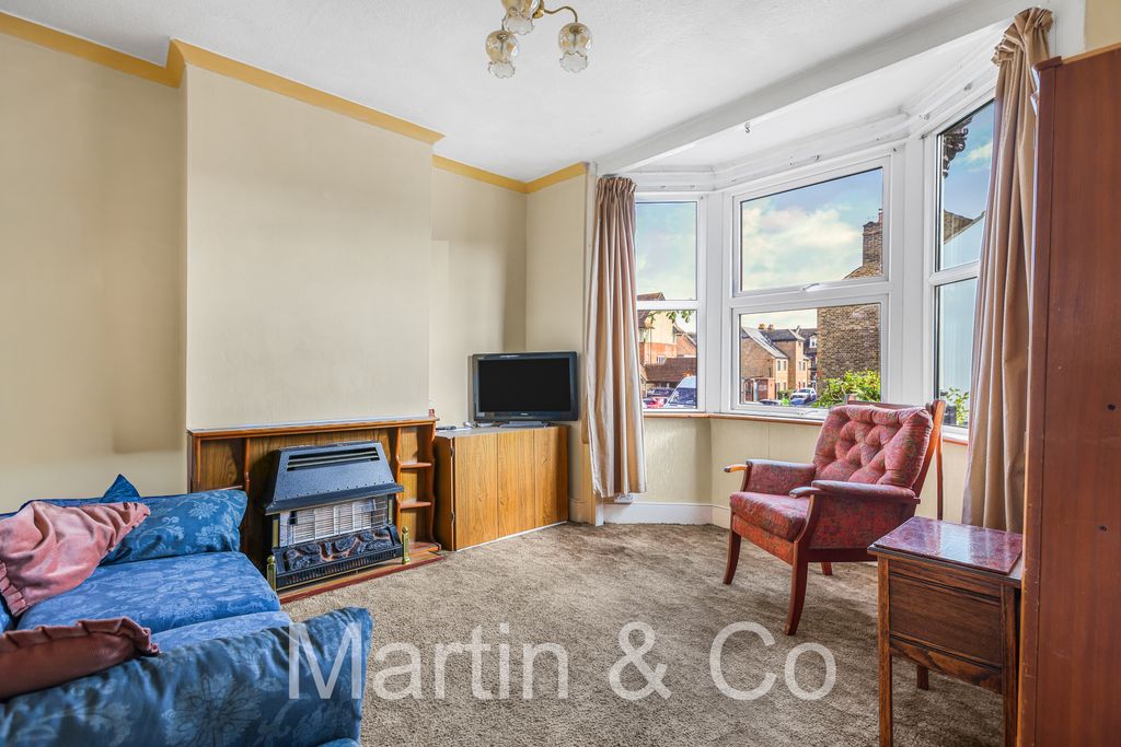 Property photo 3 of 20 1789210870 - 8 Churchill Road, South Croydon, Cr2