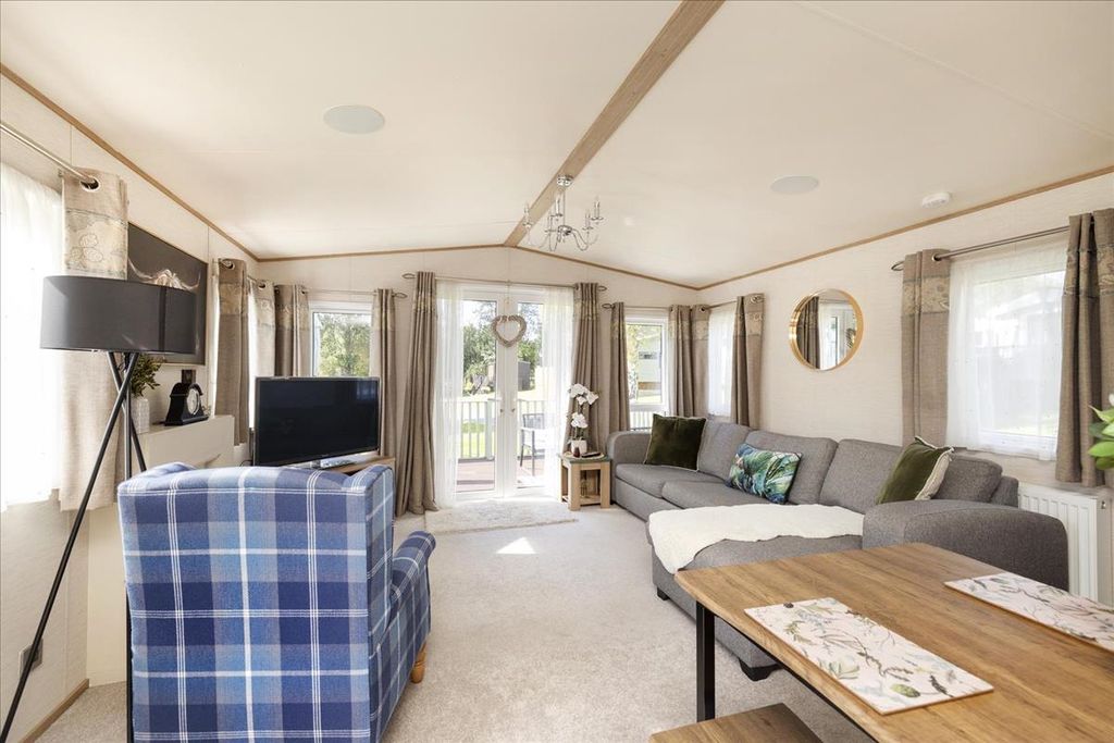 Property photo 2 of 32