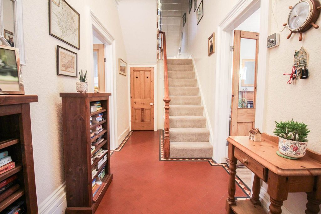 Property photo 2 of 26