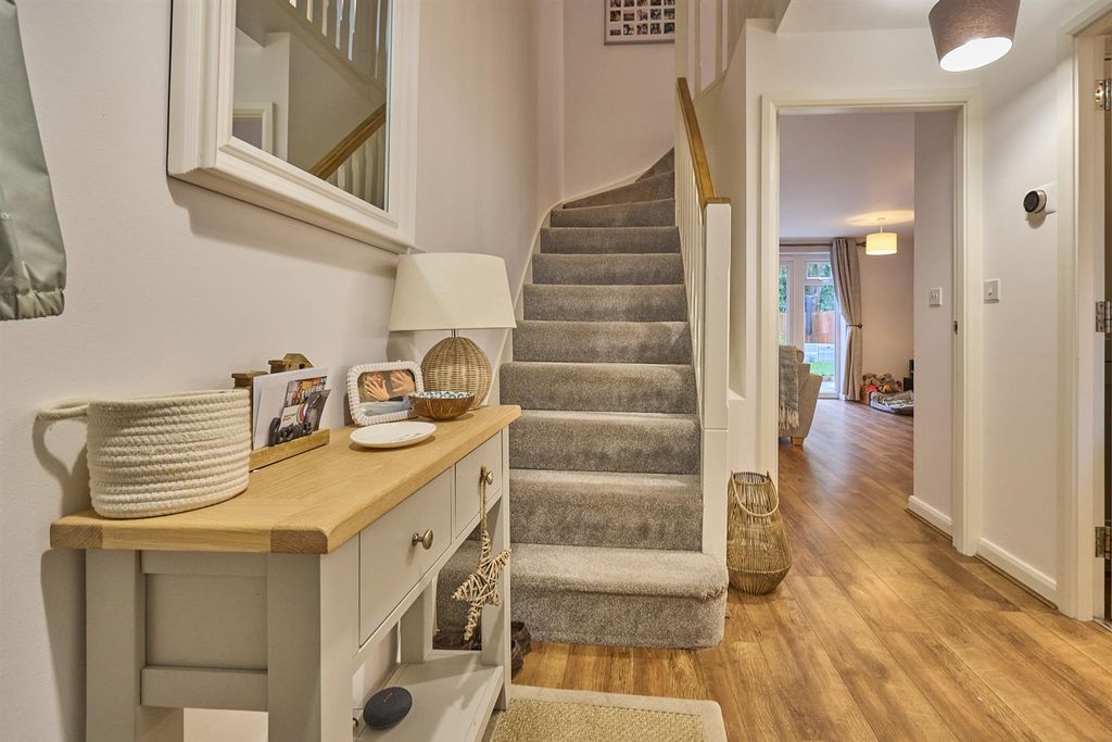 Property photo 2 of 18 Entrance Hallway