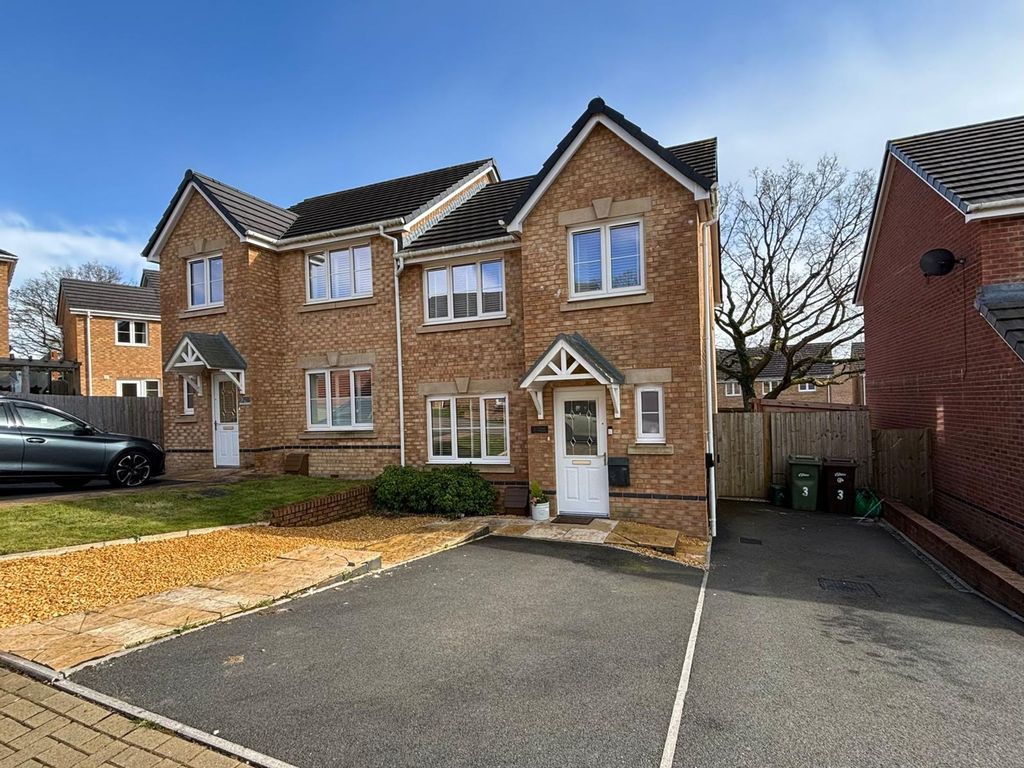 Property photo 1 of 28